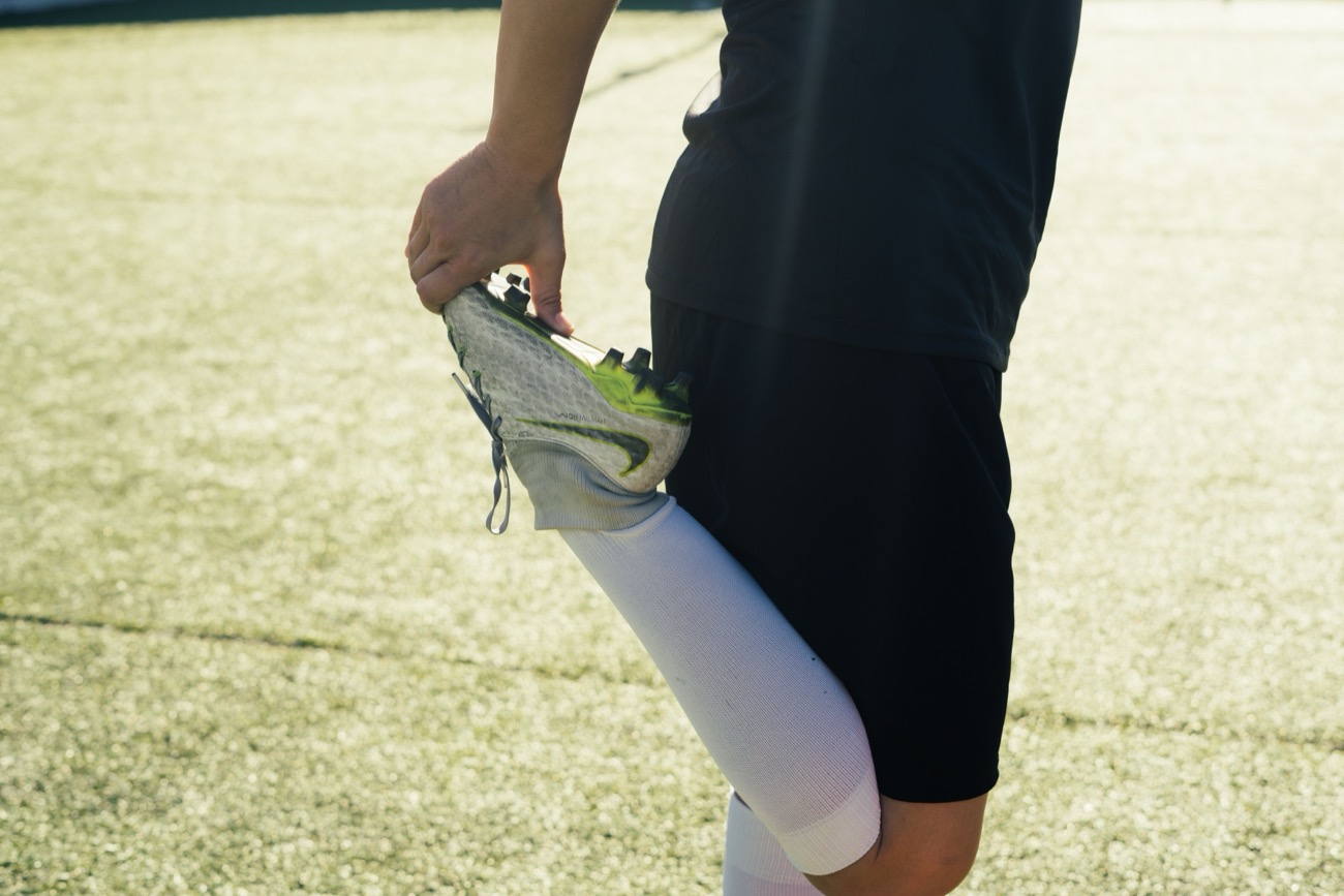 Athlete performing a dynamic lunge