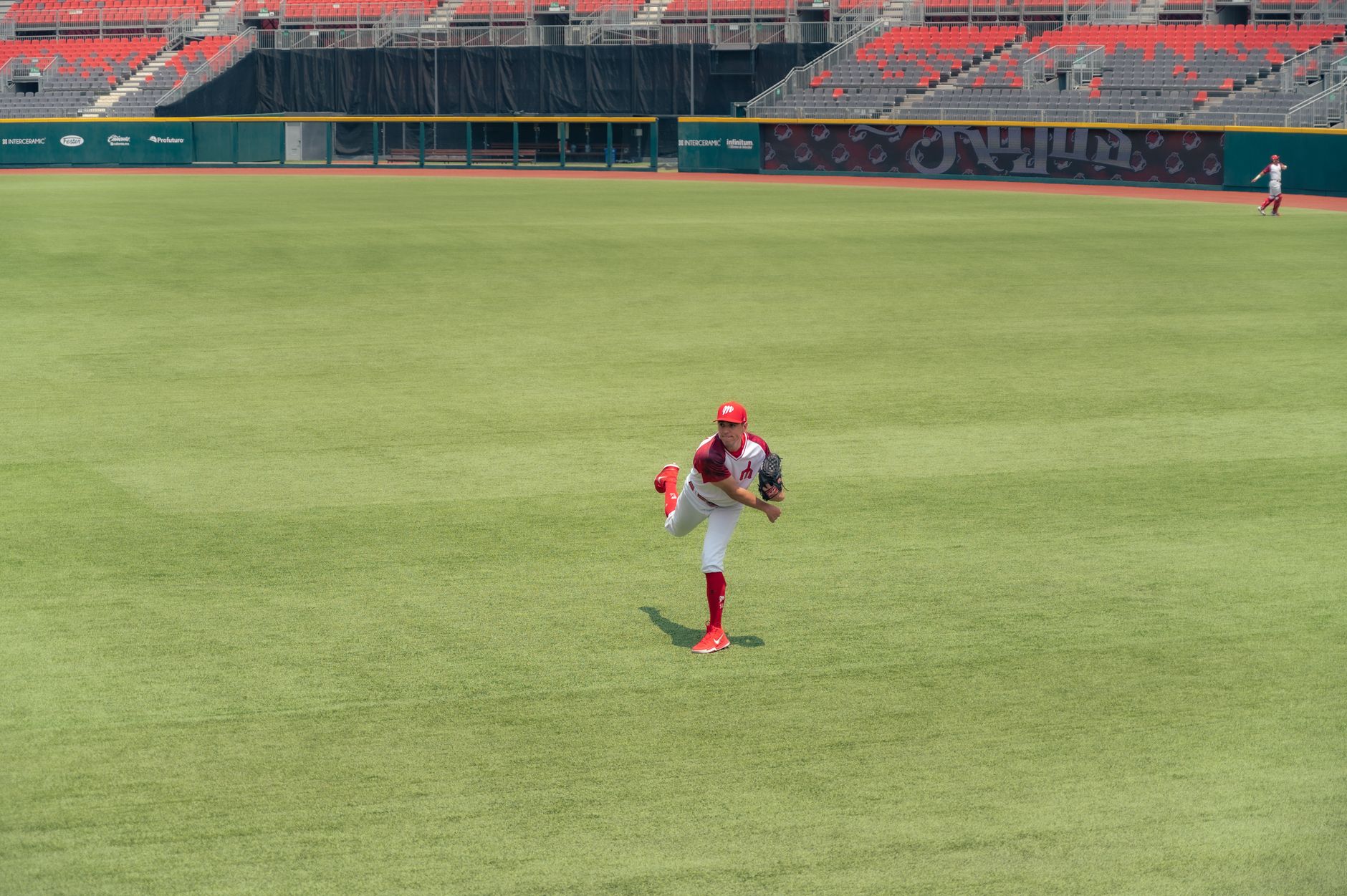 Player working out at a baseball showcase camp