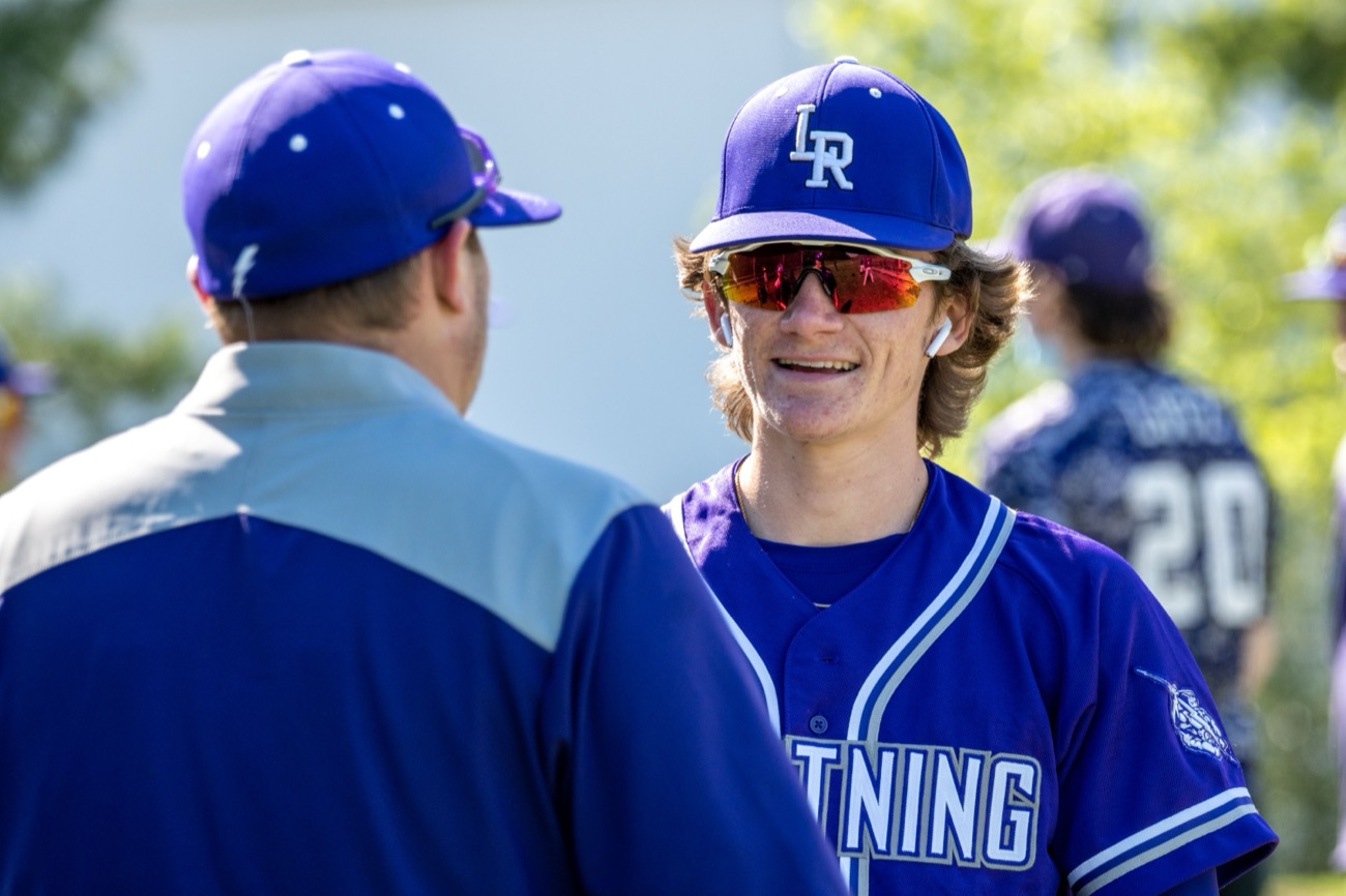 Baseball players of noticeably different sizes on a team
